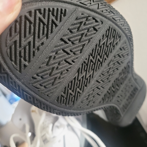 Puma Legacy basketball sneaks! - Picture 5 of 7